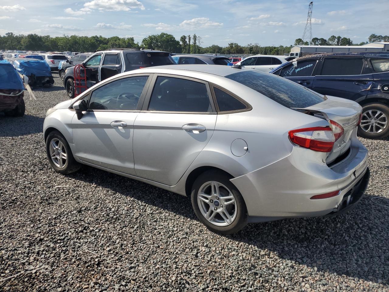 2017 Ford Fiesta Se - Image 2