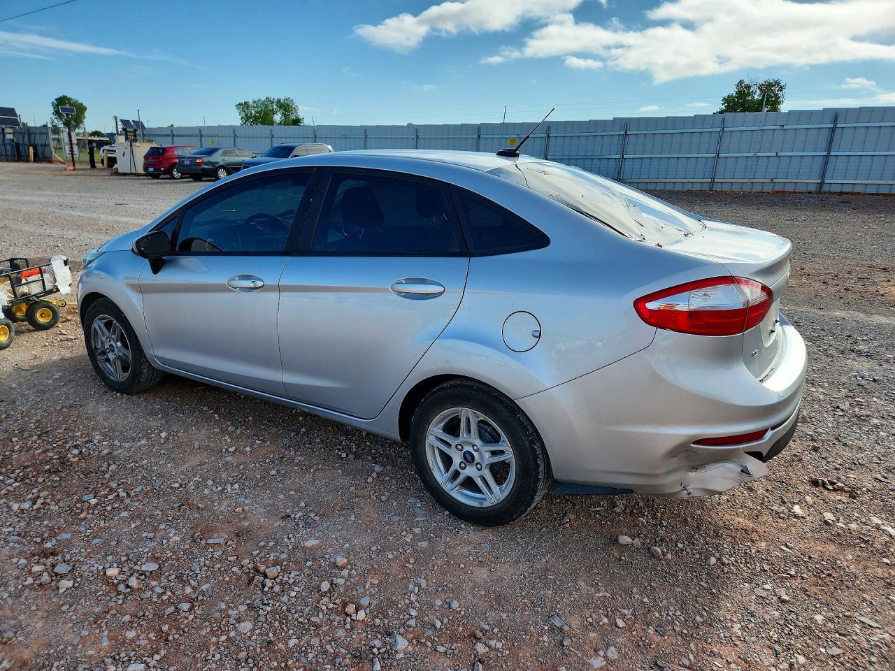 2017 Ford Fiesta Se - Image 2