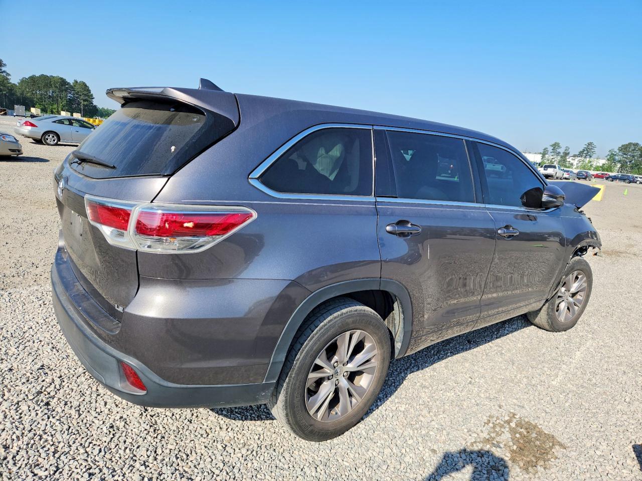 2015 Toyota Highlander Le Plus - Image 3