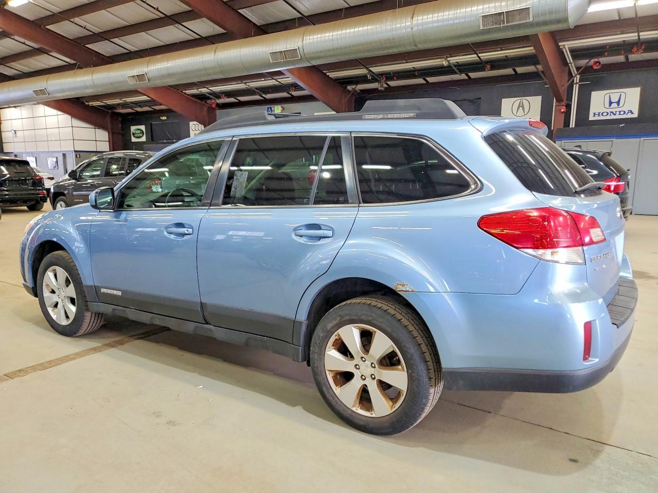 2010 Subaru Outback 2.5I Limited - Фото 2
