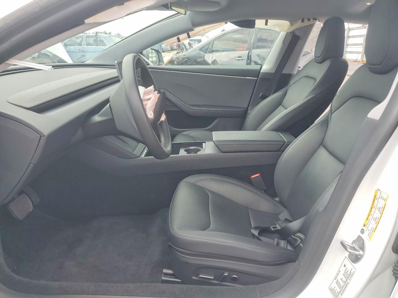 2025 Tesla Model 3 - Фото 7