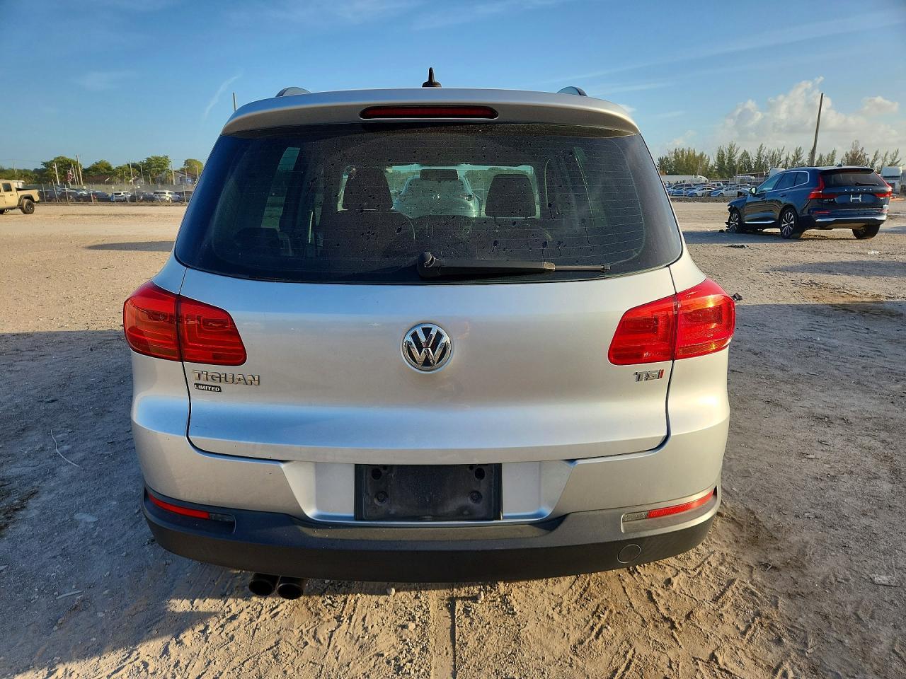 2017 Volkswagen Tiguan S - Image 6