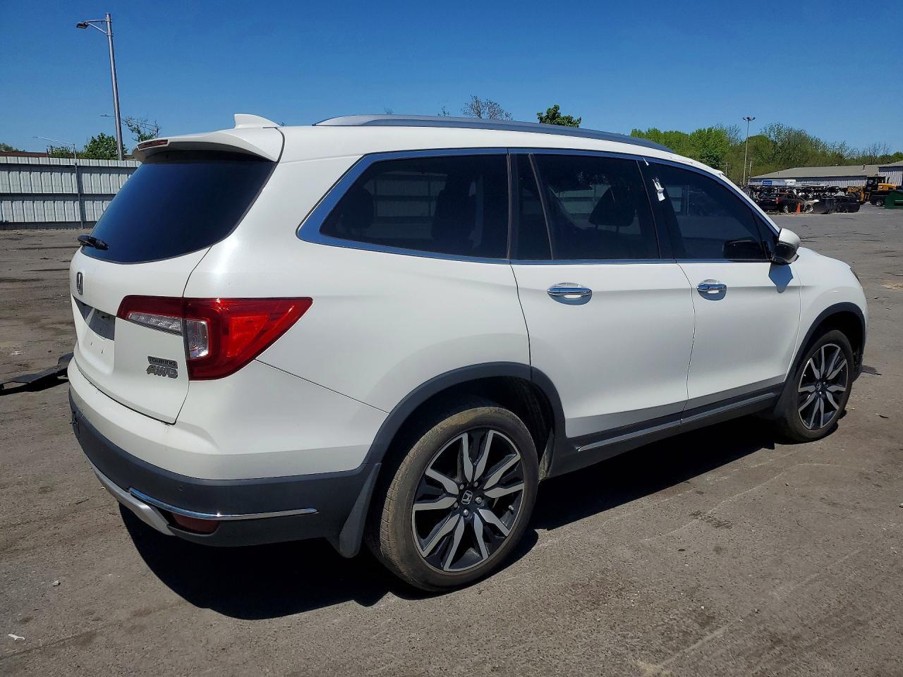 2022 Honda Pilot Touring - Image 3