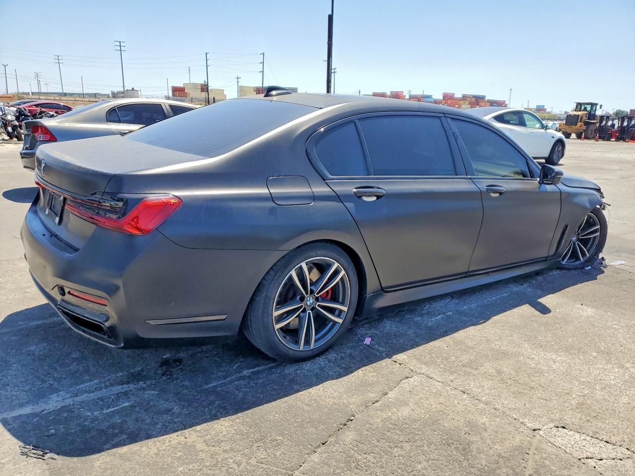2020 BMW 750 Xi - Фото 3