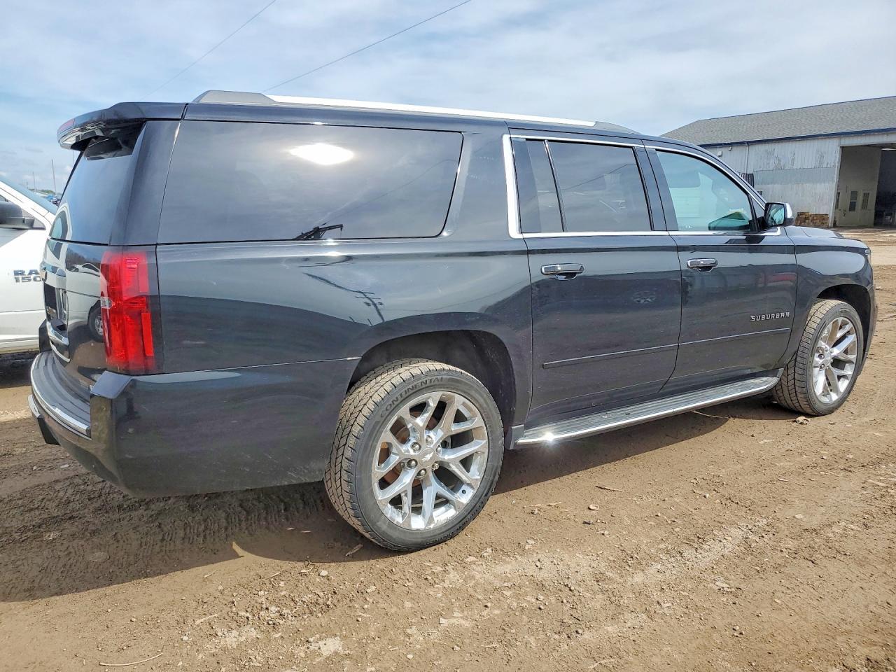 2017 Chevrolet Suburban K1500 Premier - Фото 3