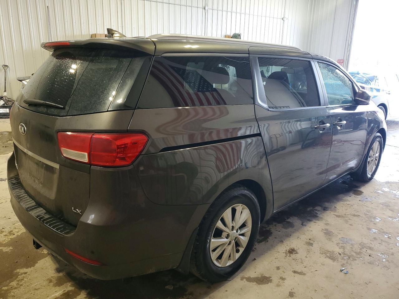 2016 Kia Sedona Lx - Фото 3