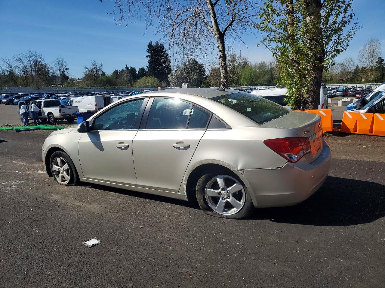 2014 Chevrolet Cruze Lt - Image 2
