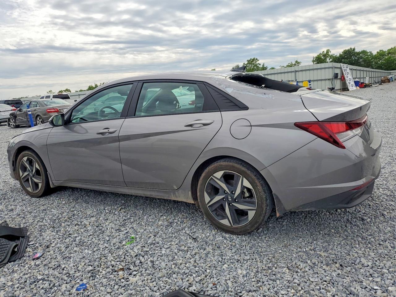 2023 Hyundai Elantra Sel - Image 2