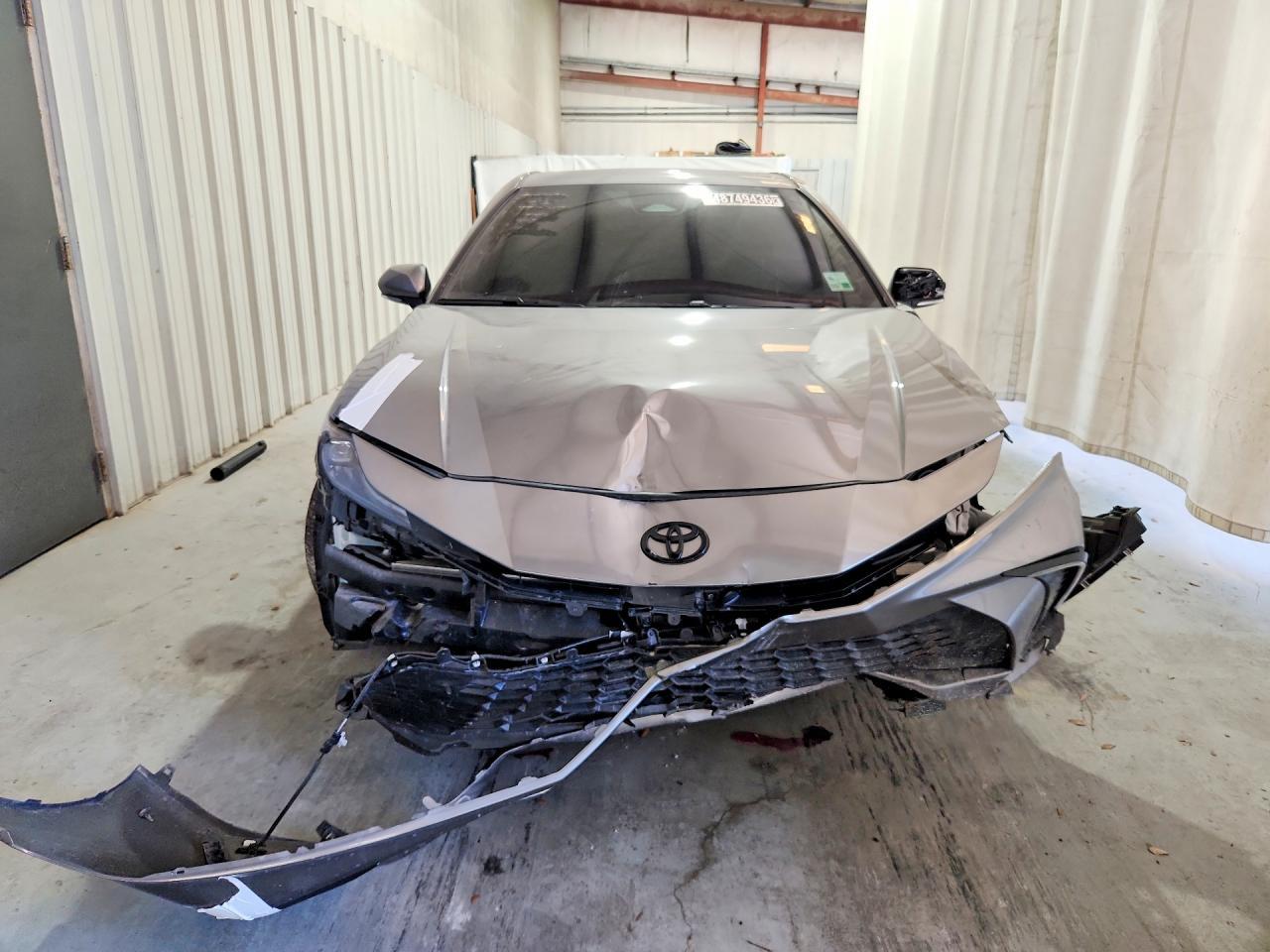 2025 Toyota Camry Se - Image 5