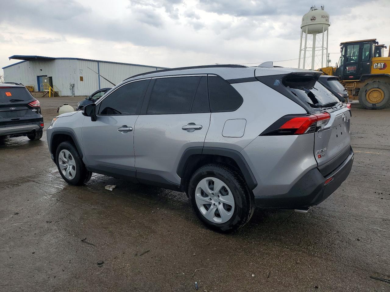 2020 Toyota Rav4 Le - Image 2