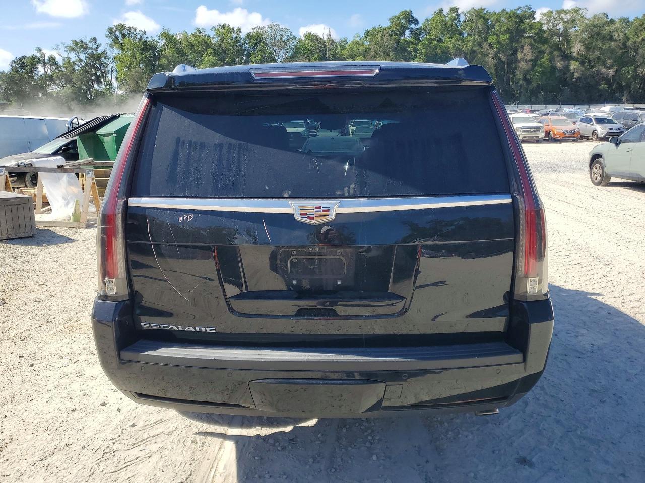 2019 Cadillac Escalade Luxury - Image 6