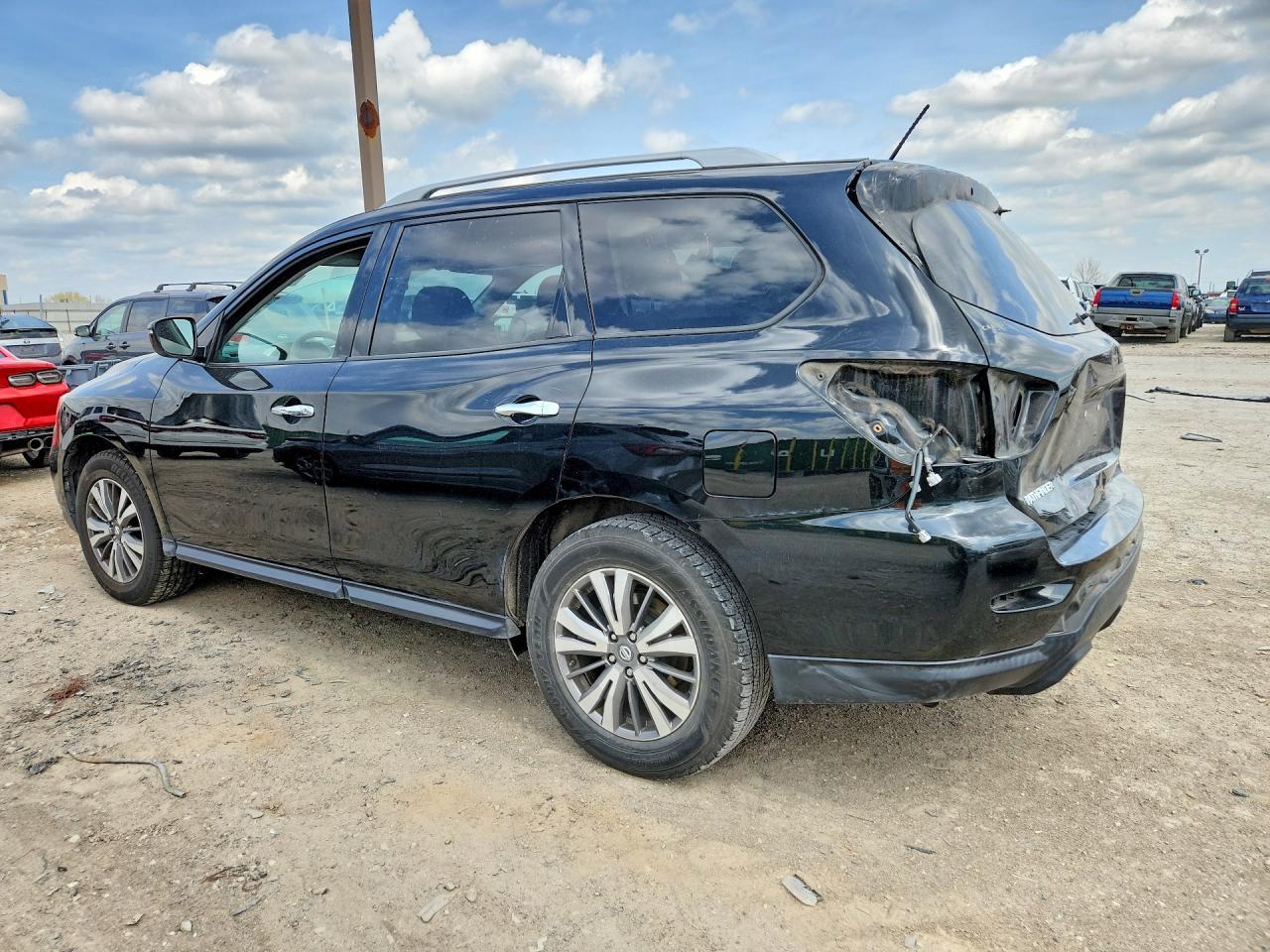 2018 Nissan Pathfinder S - Фото 2