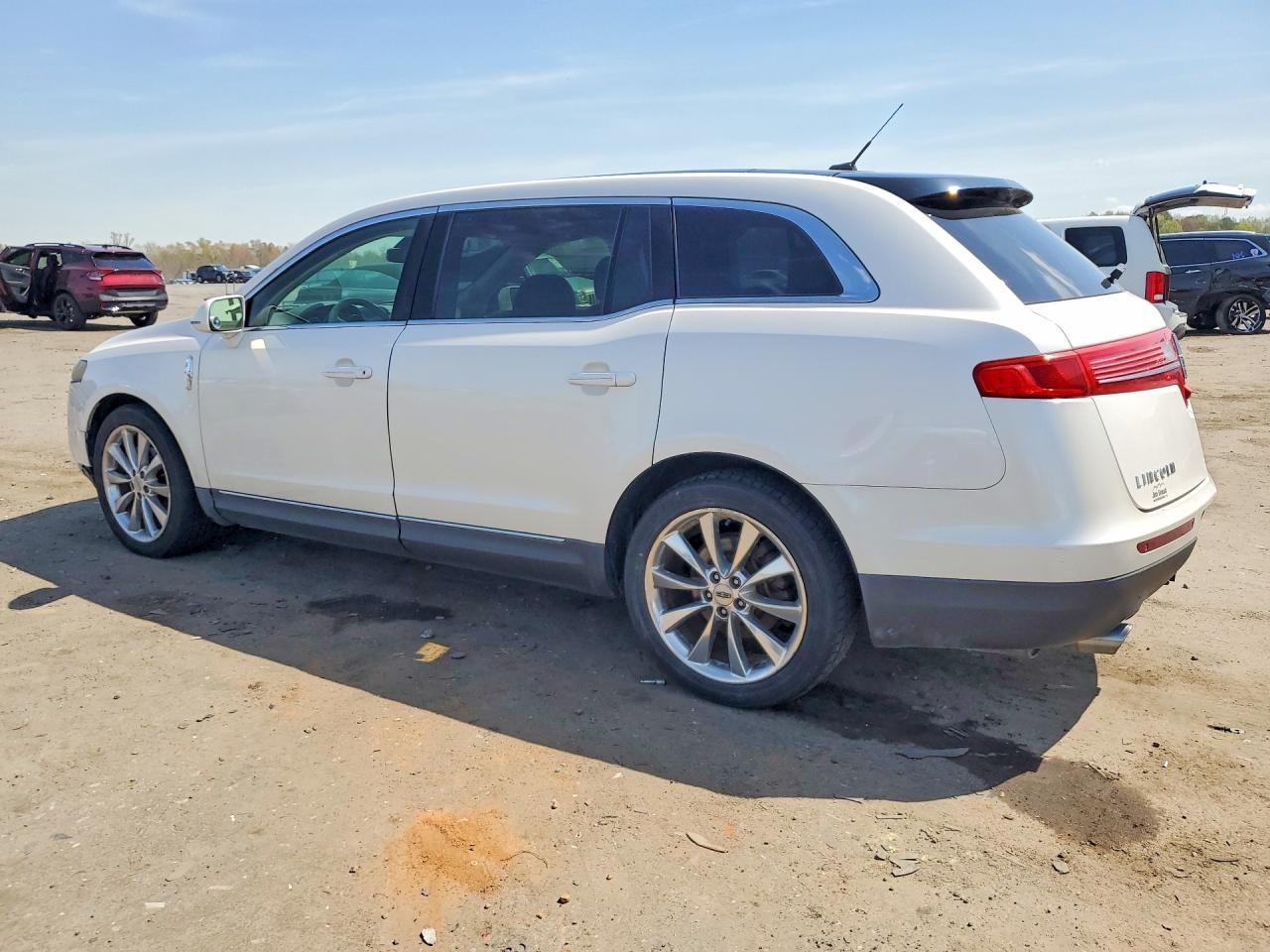 2011 Lincoln Mkt - Фото 2