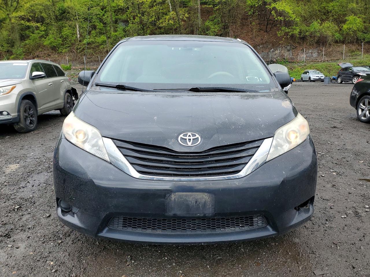 2013 Toyota Sienna Le - Фото 5