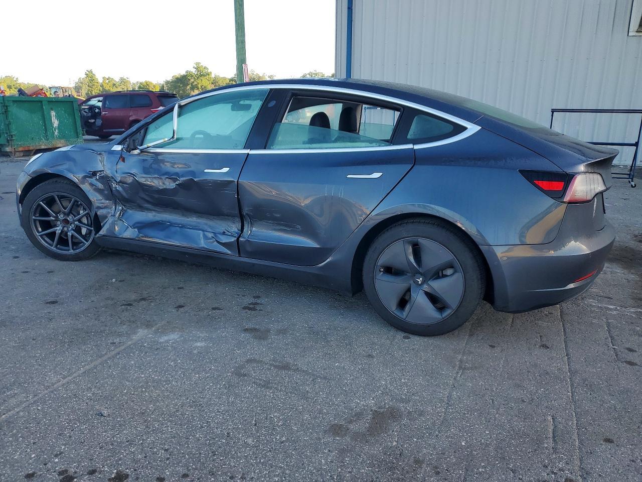 2020 Tesla Model 3 - Фото 2