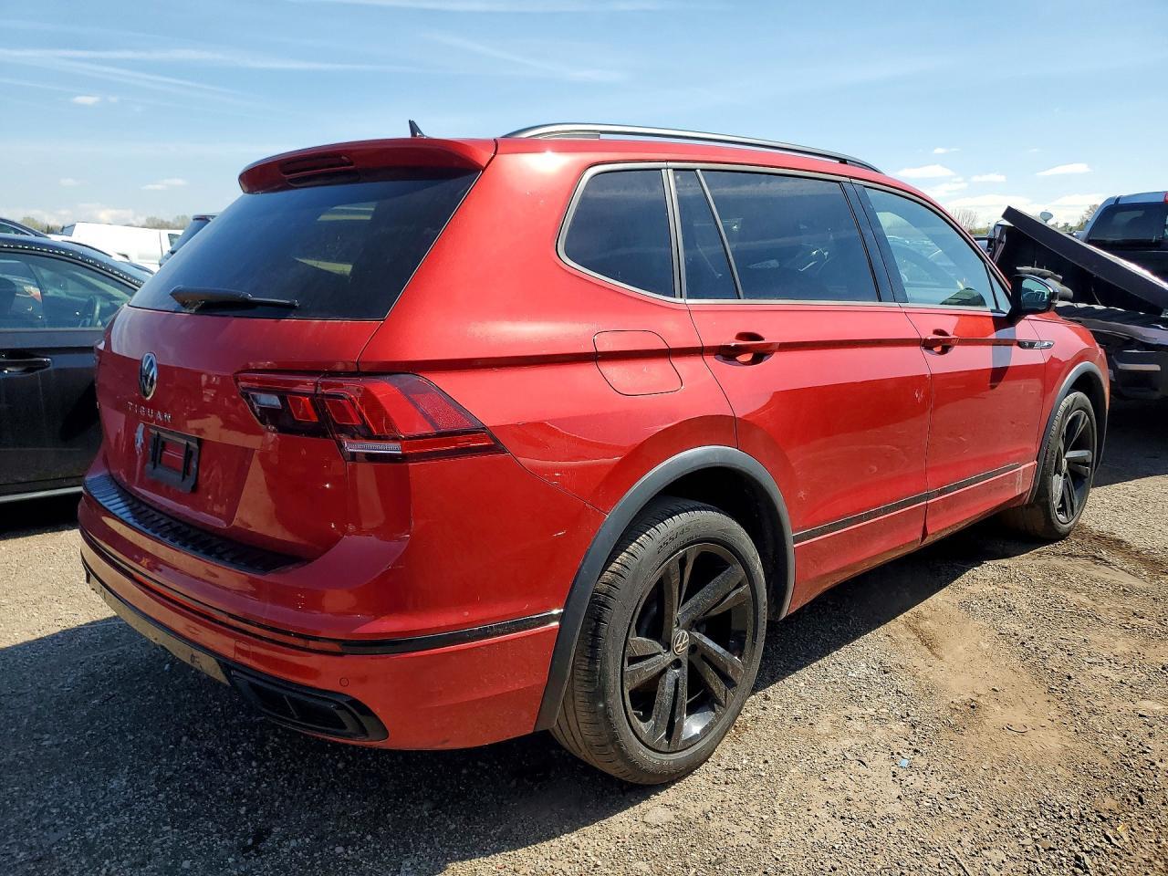 2024 Volkswagen Tiguan Se R-Line Black - Image 3