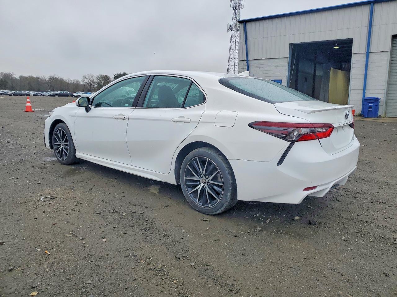 2023 Toyota Camry Se - Image 2