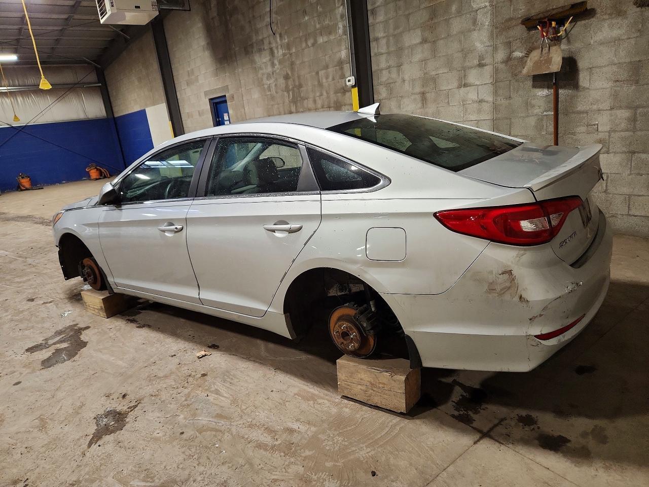 2015 Hyundai Sonata Se - Image 2