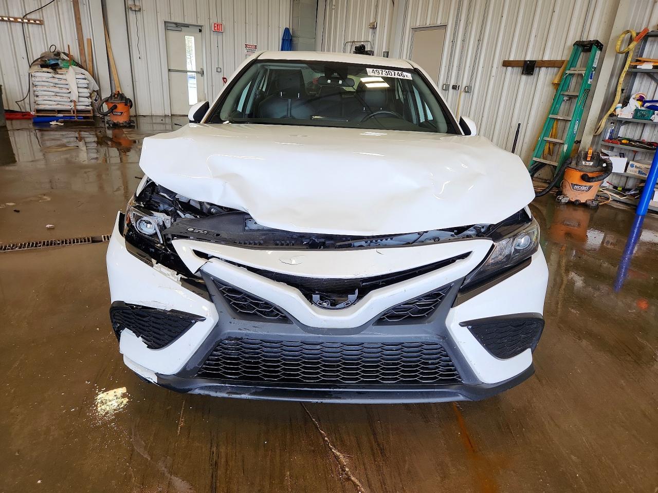 2022 Toyota Camry Se - Image 5