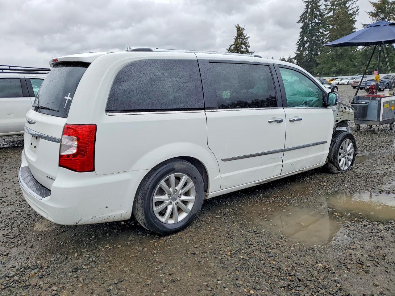 2015 Chrysler Town & Country Lx - Фото 3