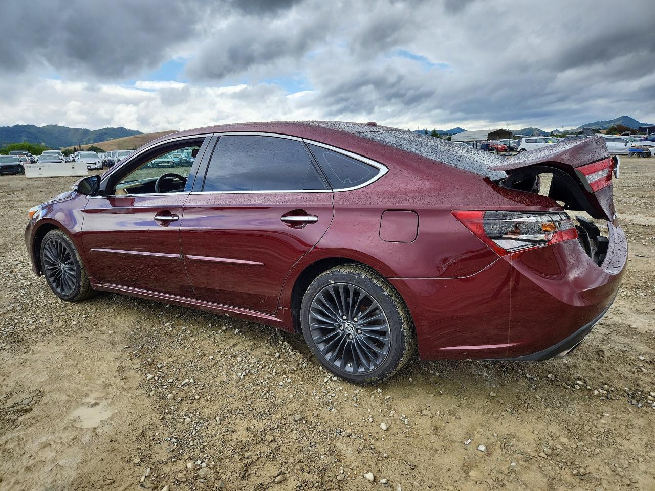 2016 Toyota Avalon Touring - Image 2