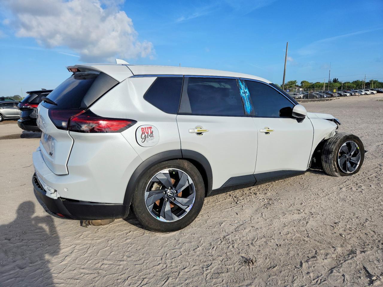2024 Nissan Rogue Sv - Image 3