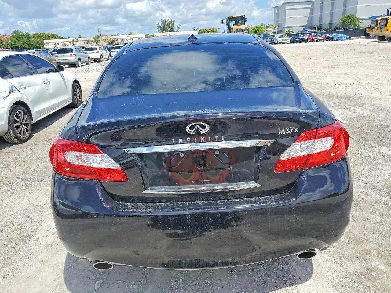 2012 Infiniti M37 X - Image 6