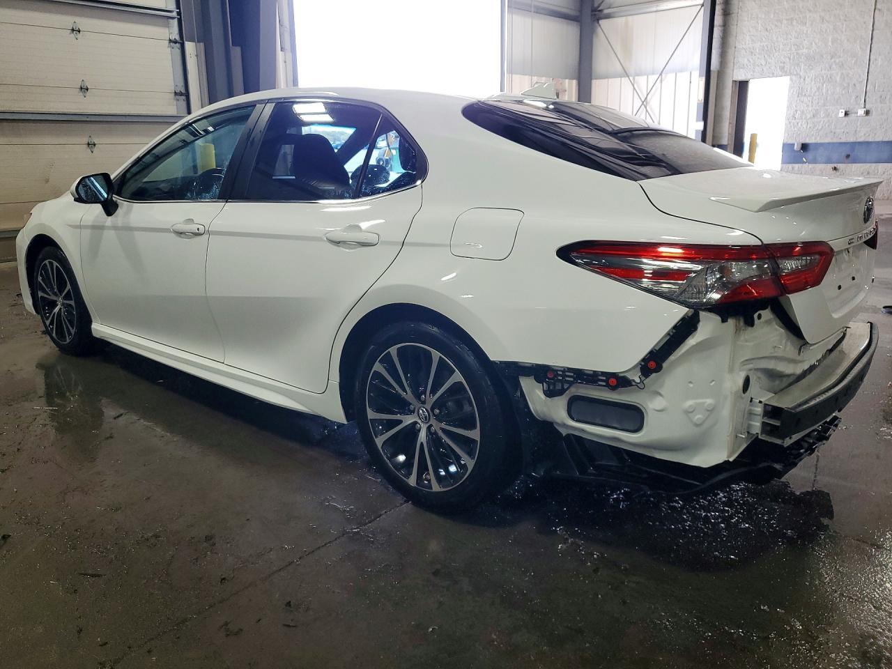 2019 Toyota Camry Se - Фото 2