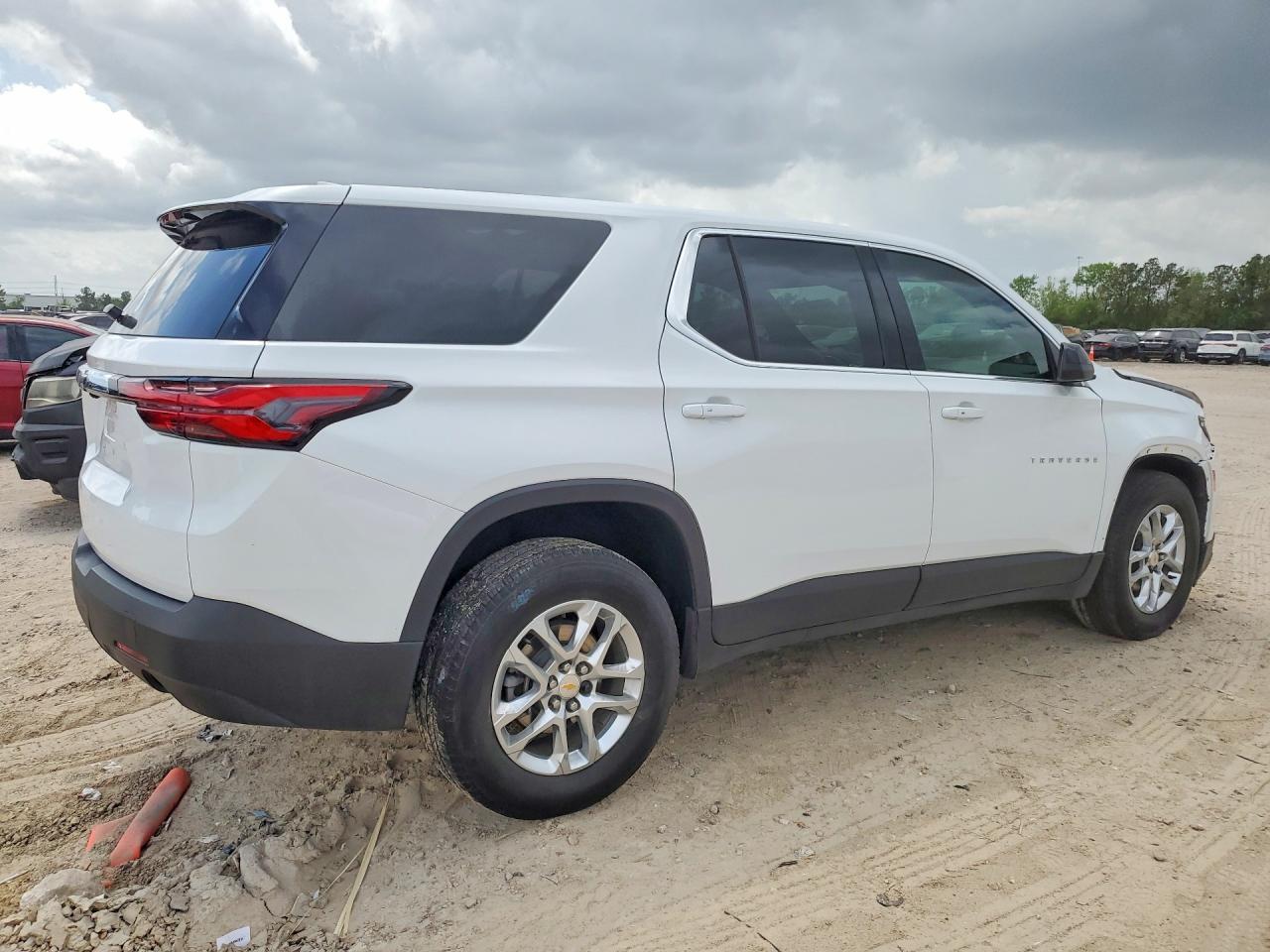 2023 Chevrolet Traverse Ls - Image 3