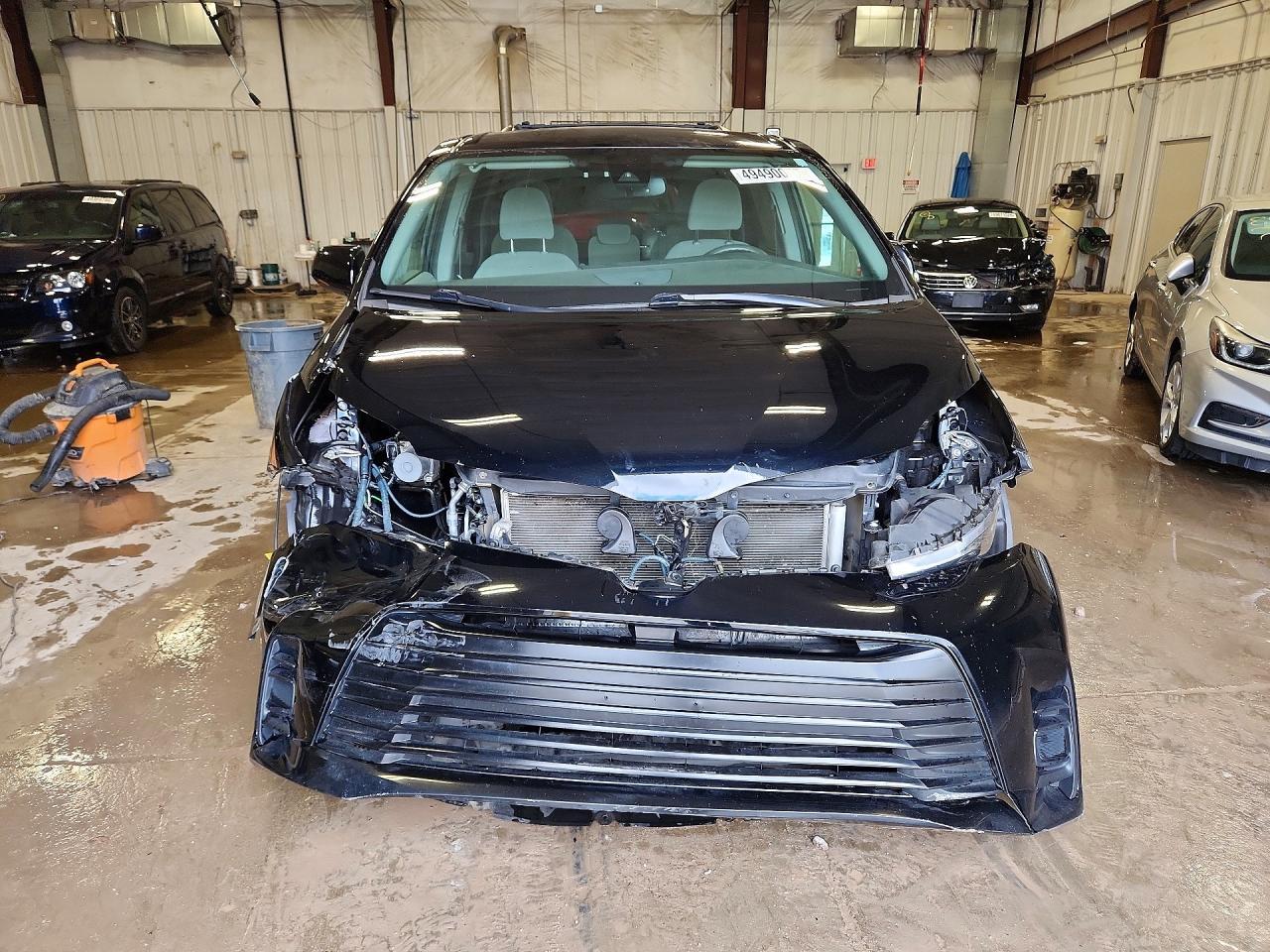 2020 Toyota Sienna Le - Image 5