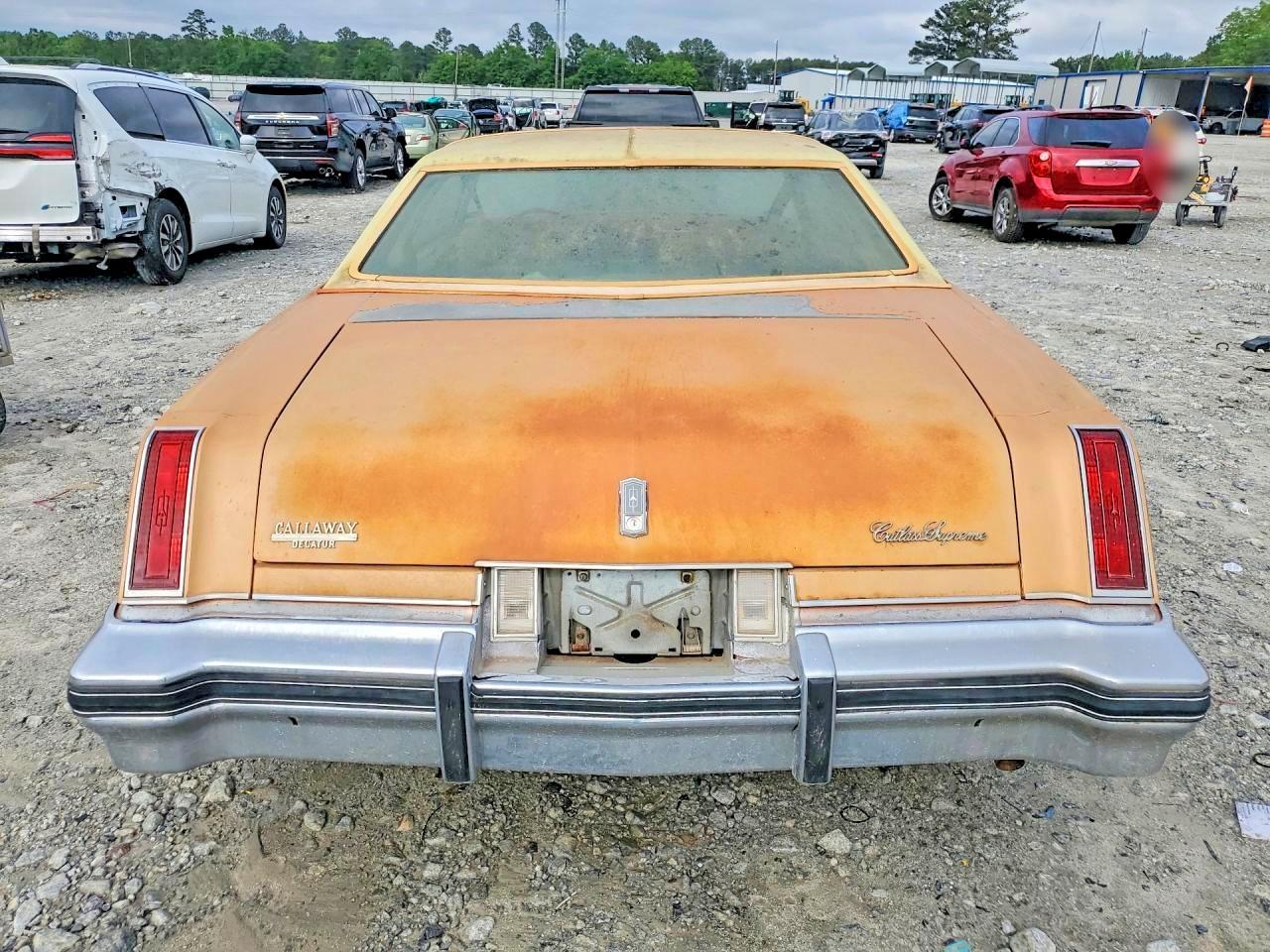 1977 Oldsmobile Cutlass Supreme - Image 6