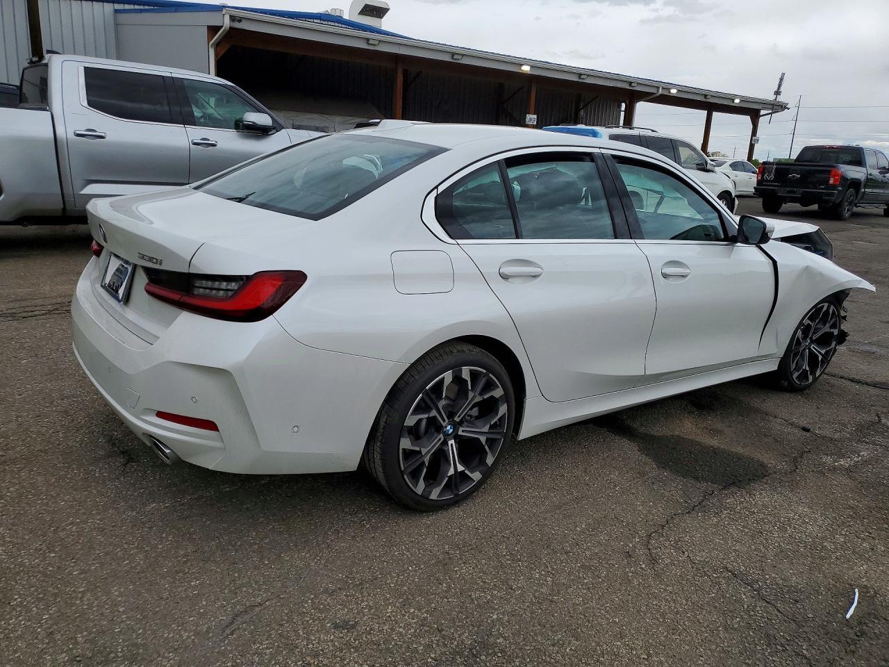 2026 BMW 330Xi - Фото 3