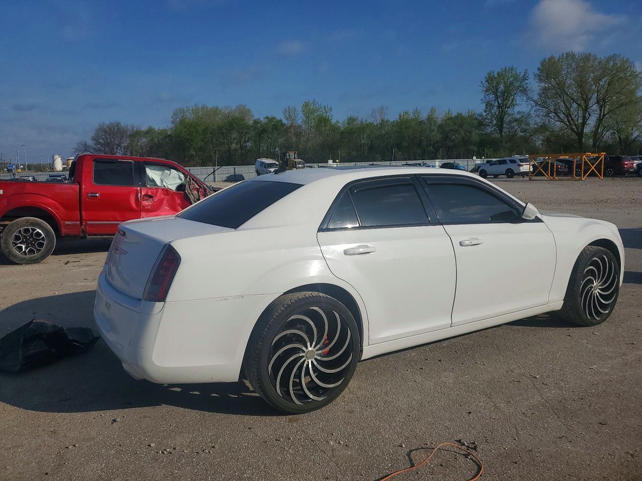 2014 Chrysler 300 S - Фото 3