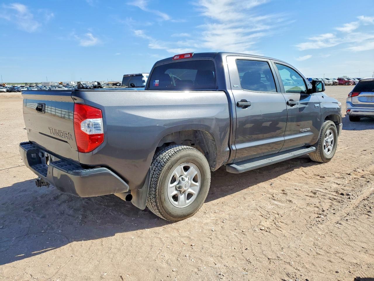 2018 Toyota Tundra Crewmax Sr5 - Image 3