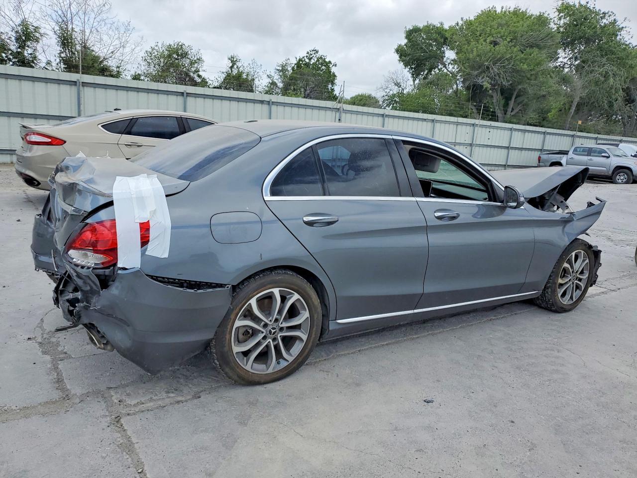 2017 Mercedes-Benz C 300 - Фото 3