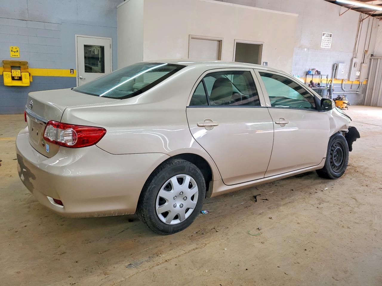 2012 Toyota Corolla L - Фото 3