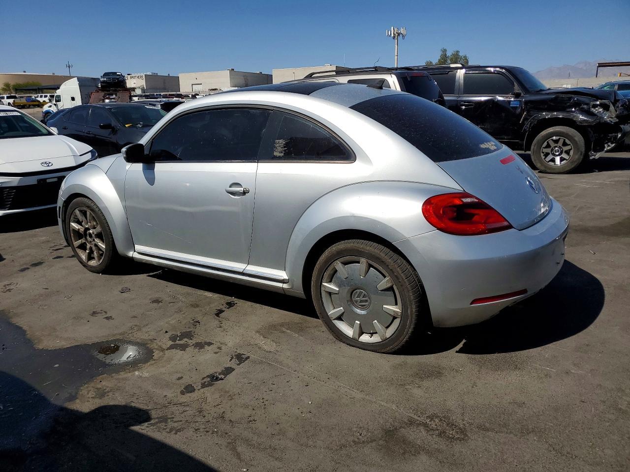 2013 Volkswagen Beetle - Фото 2