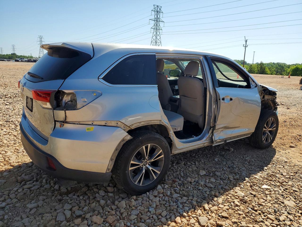 2017 Toyota Highlander Le - Фото 3
