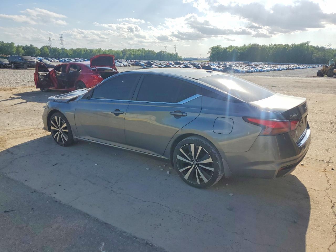 2022 Nissan Altima Sr - Image 2