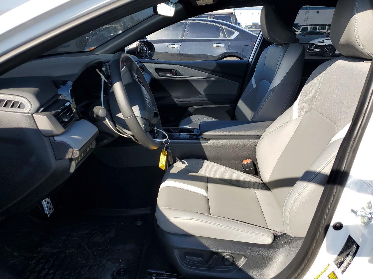2025 Toyota Camry Se - Image 7