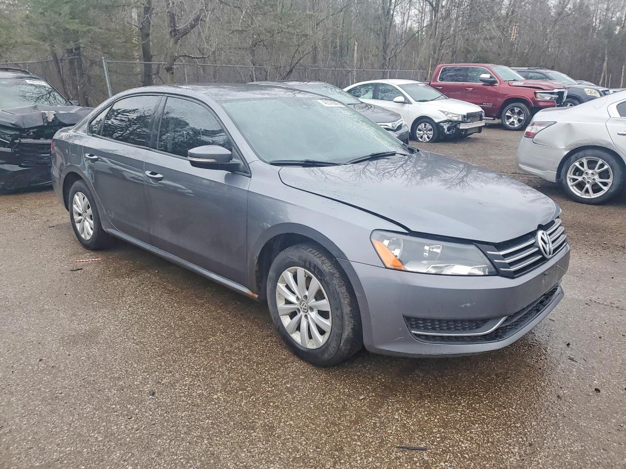 2013 Volkswagen Passat S - Image 4