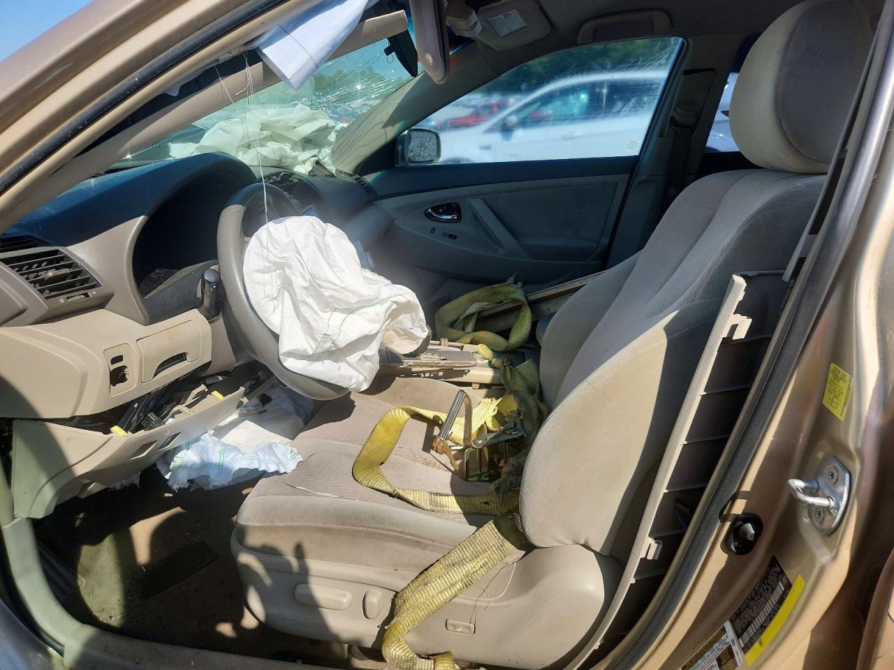 2011 Toyota Camry Le - Image 7