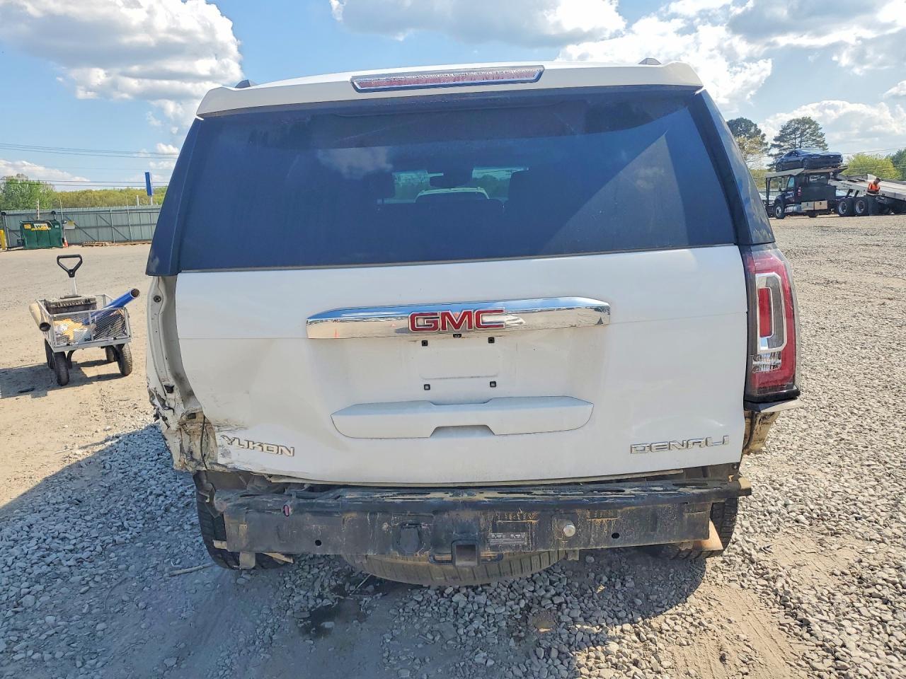 2015 GMC Yukon Denali - Фото 6