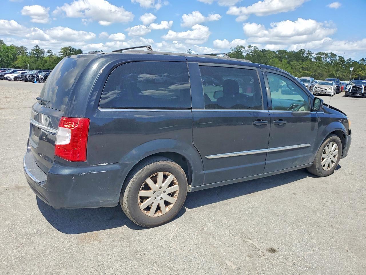 2014 Chrysler Town & Country Touring - Фото 3