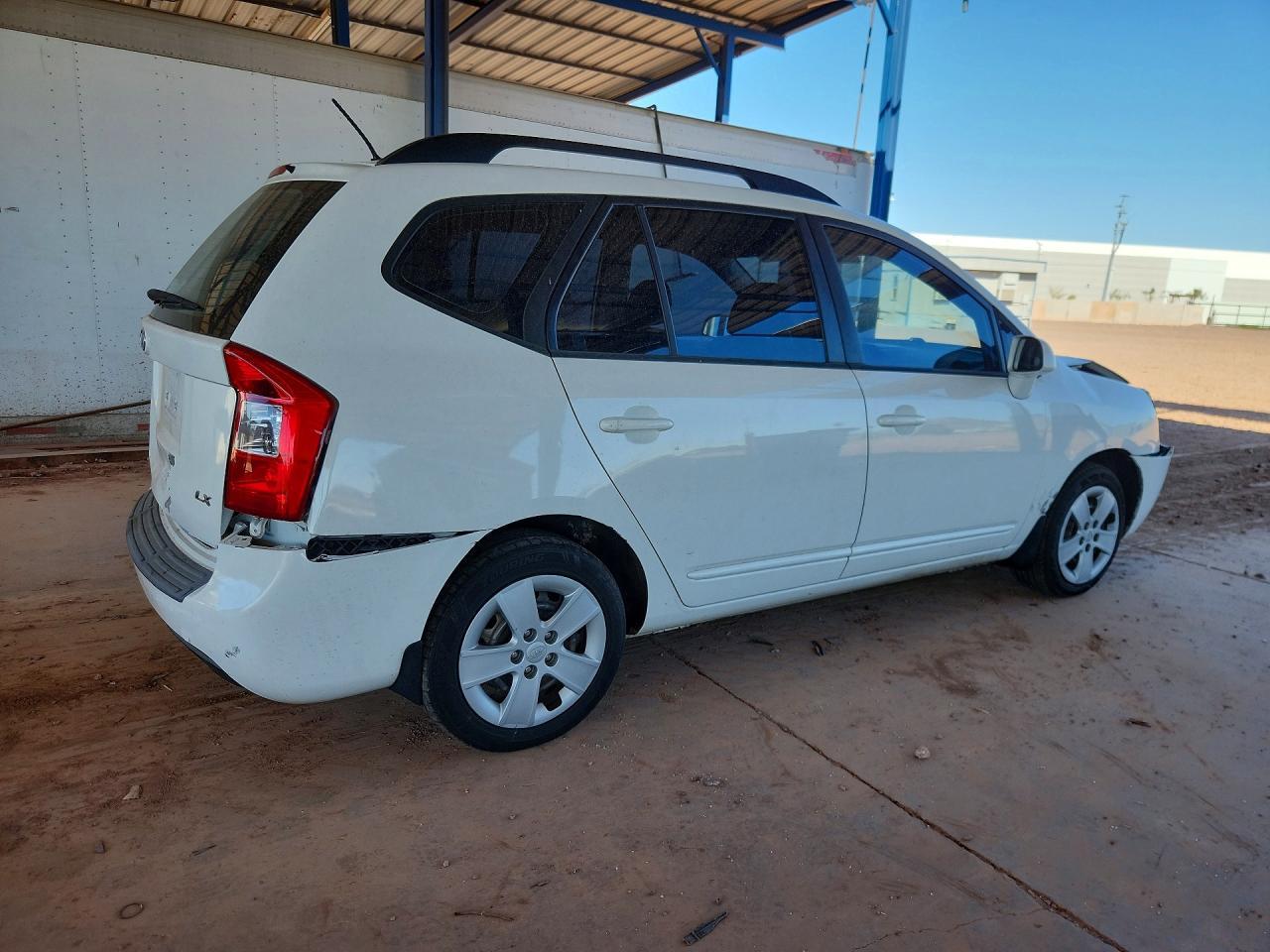 2009 Kia Rondo Base - Image 3