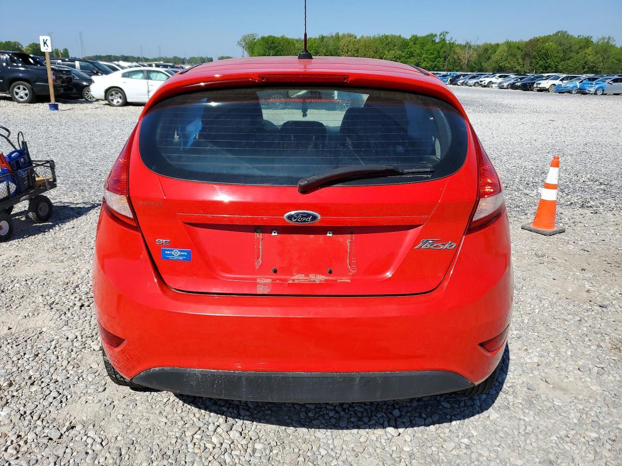 2013 Ford Fiesta Se - Фото 6