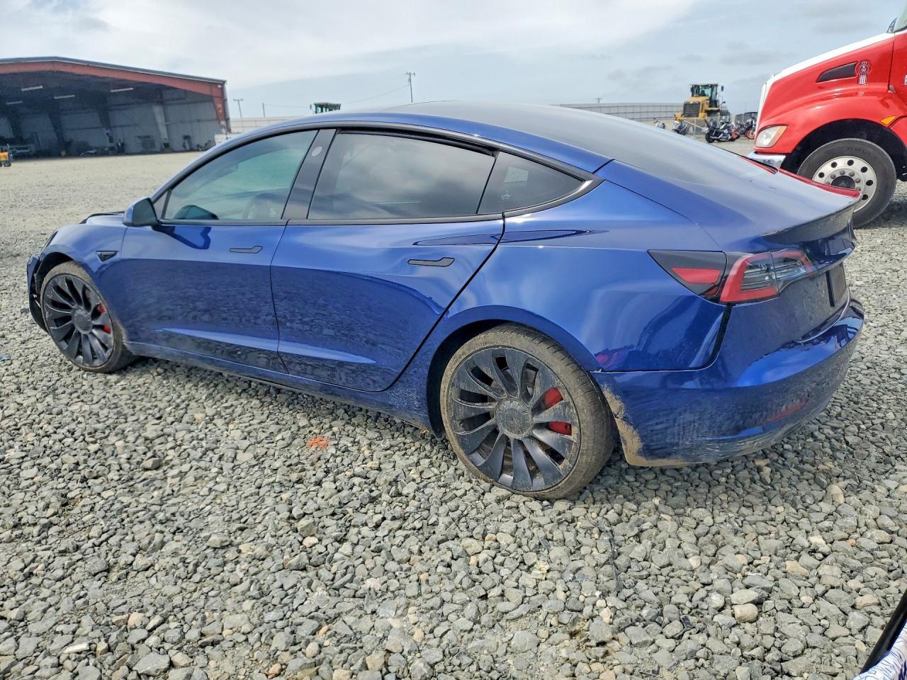 2022 Tesla Model 3 - Фото 2