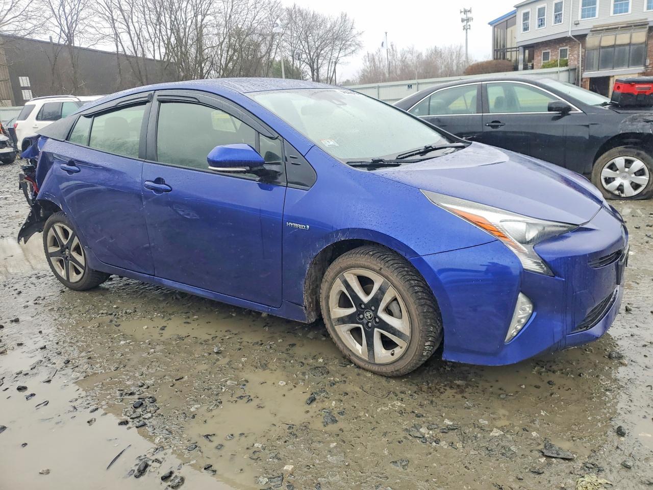 2016 Toyota Prius Three Touring - Фото 4
