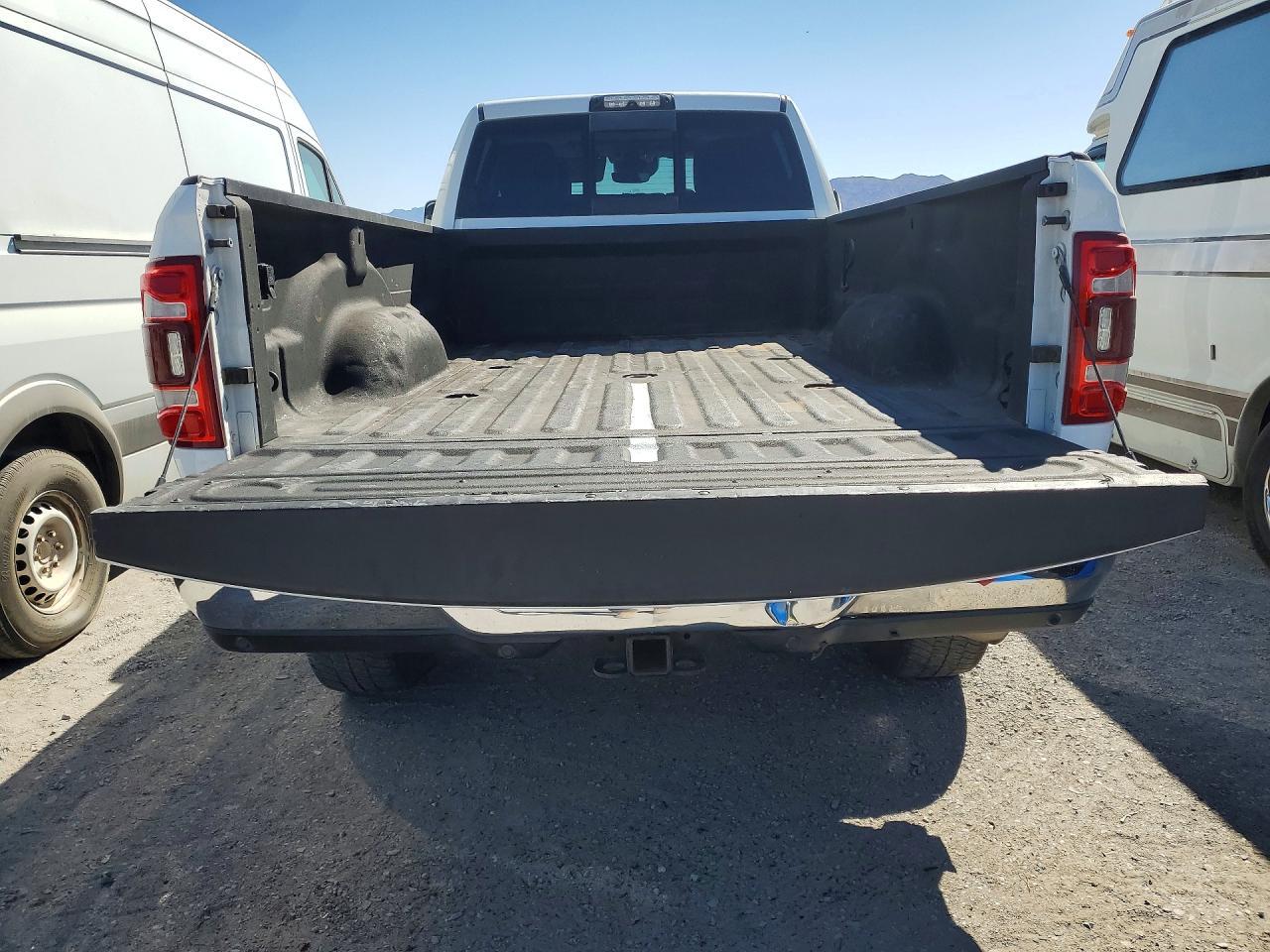 2019 Ram 3500 Laramie - Фото 6
