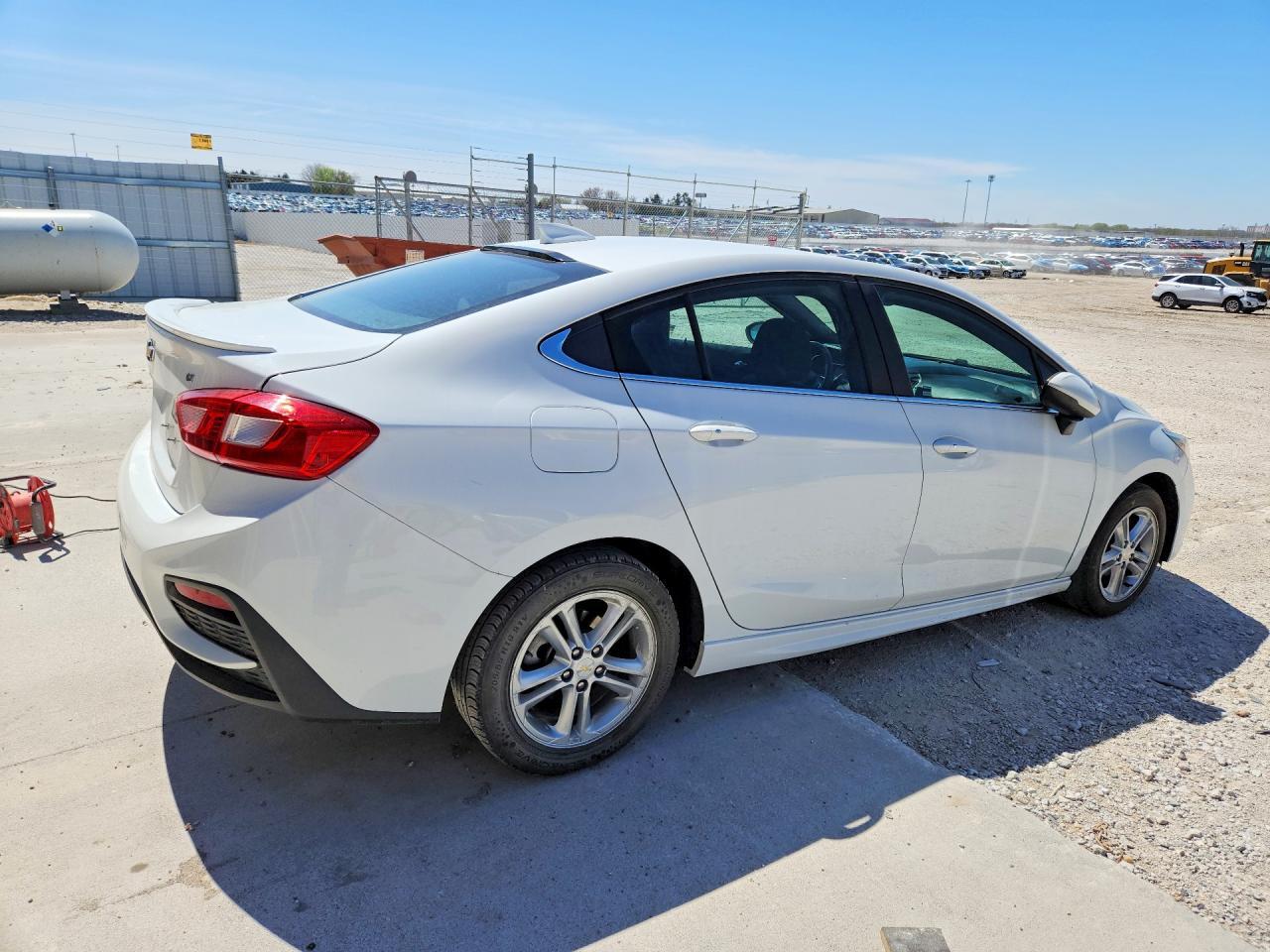 2017 Chevrolet Cruze Lt - Image 3